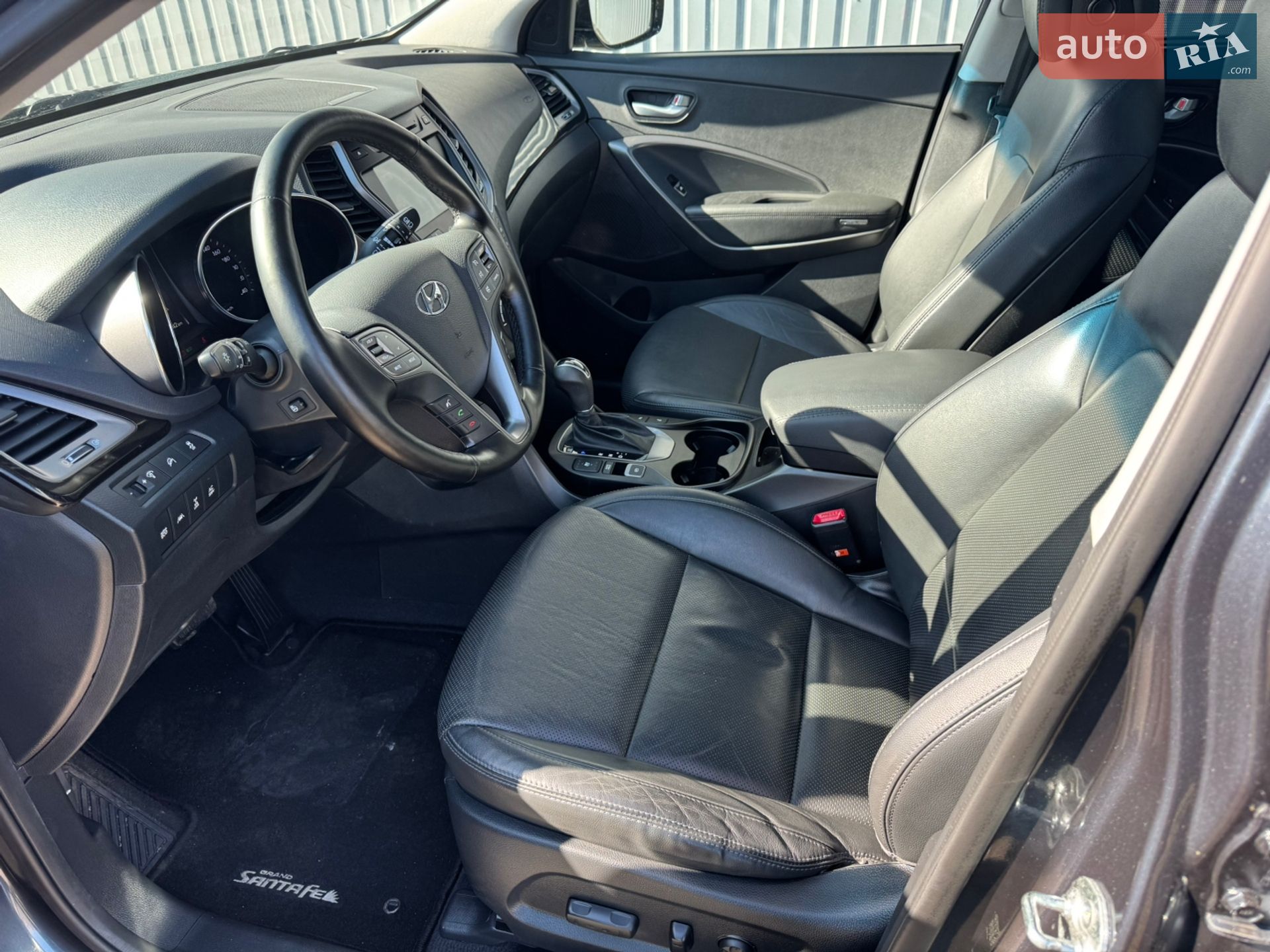 Hyundai Grand Santa Fe 2015 VIN KMHSR81XDFU130782 фото оголошення 17 з 84