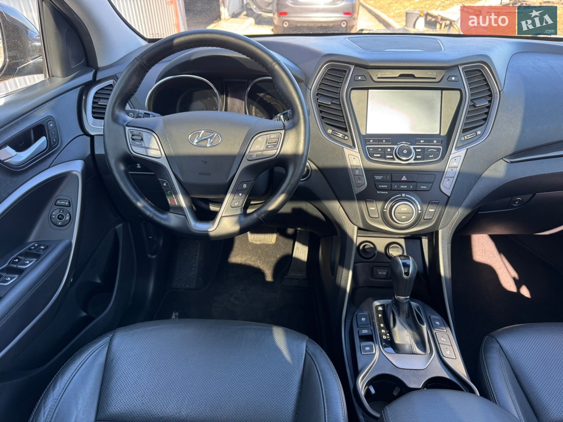 Hyundai Grand Santa Fe 2015 VIN KMHSR81XDFU130782 фото оголошення 27 з 84