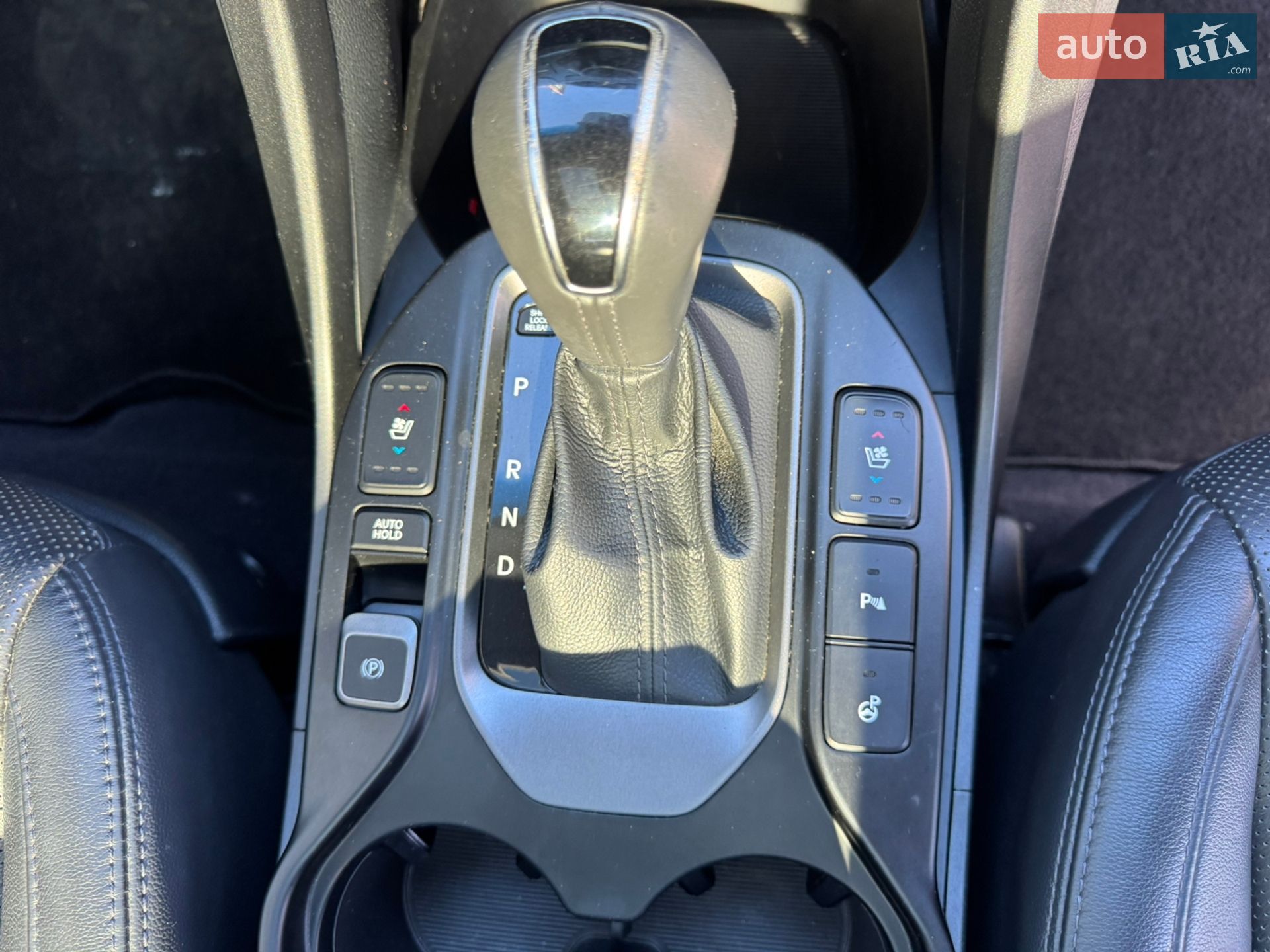 Hyundai Grand Santa Fe 2015 VIN KMHSR81XDFU130782 фото оголошення 31 з 84