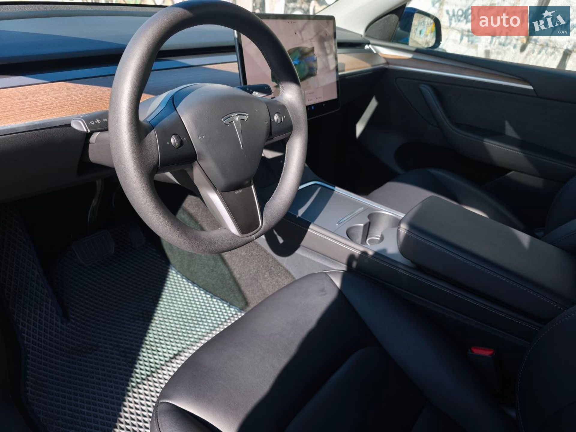 Tesla Model Y 2024 VIN 7SAYGDED5RF082102 фото оголошення 17 з 31