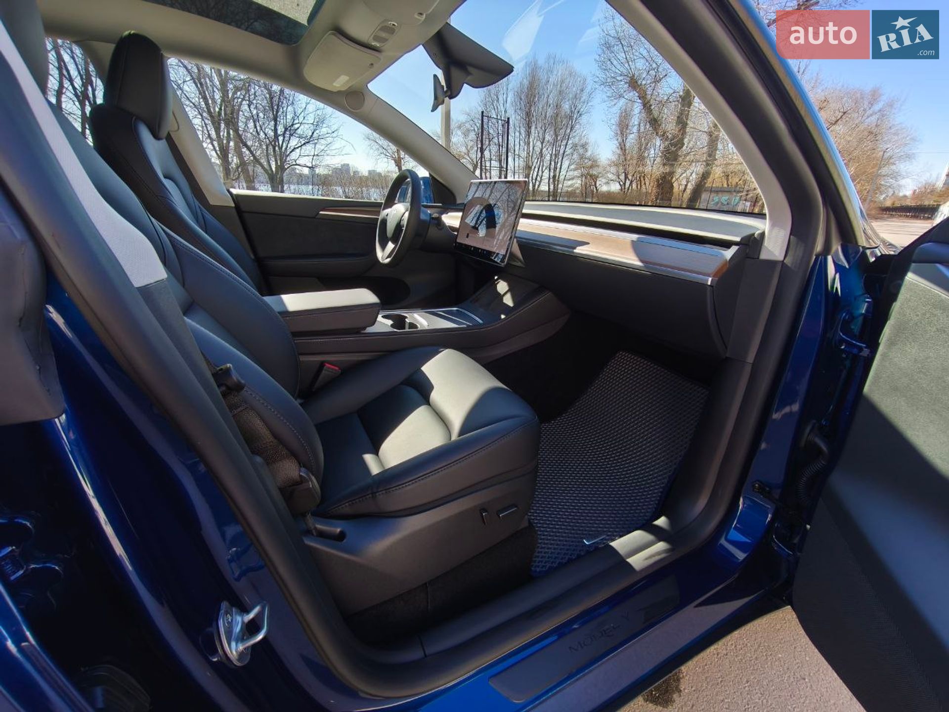 Tesla Model Y 2024 VIN 7SAYGDED5RF082102 фото оголошення 24 з 31