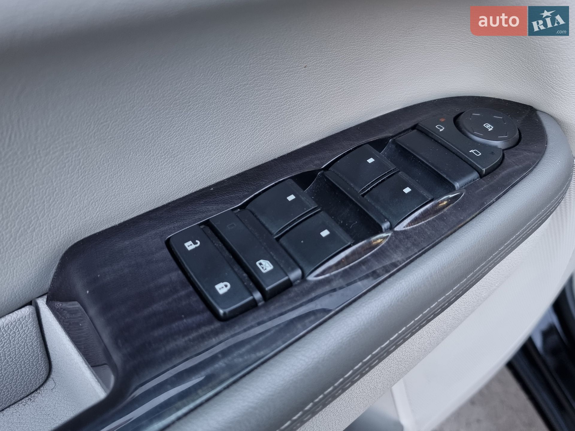 Buick Enclave 2016 VIN 5GAKRAKD3GJ164109 фото оголошення 67 з 106
