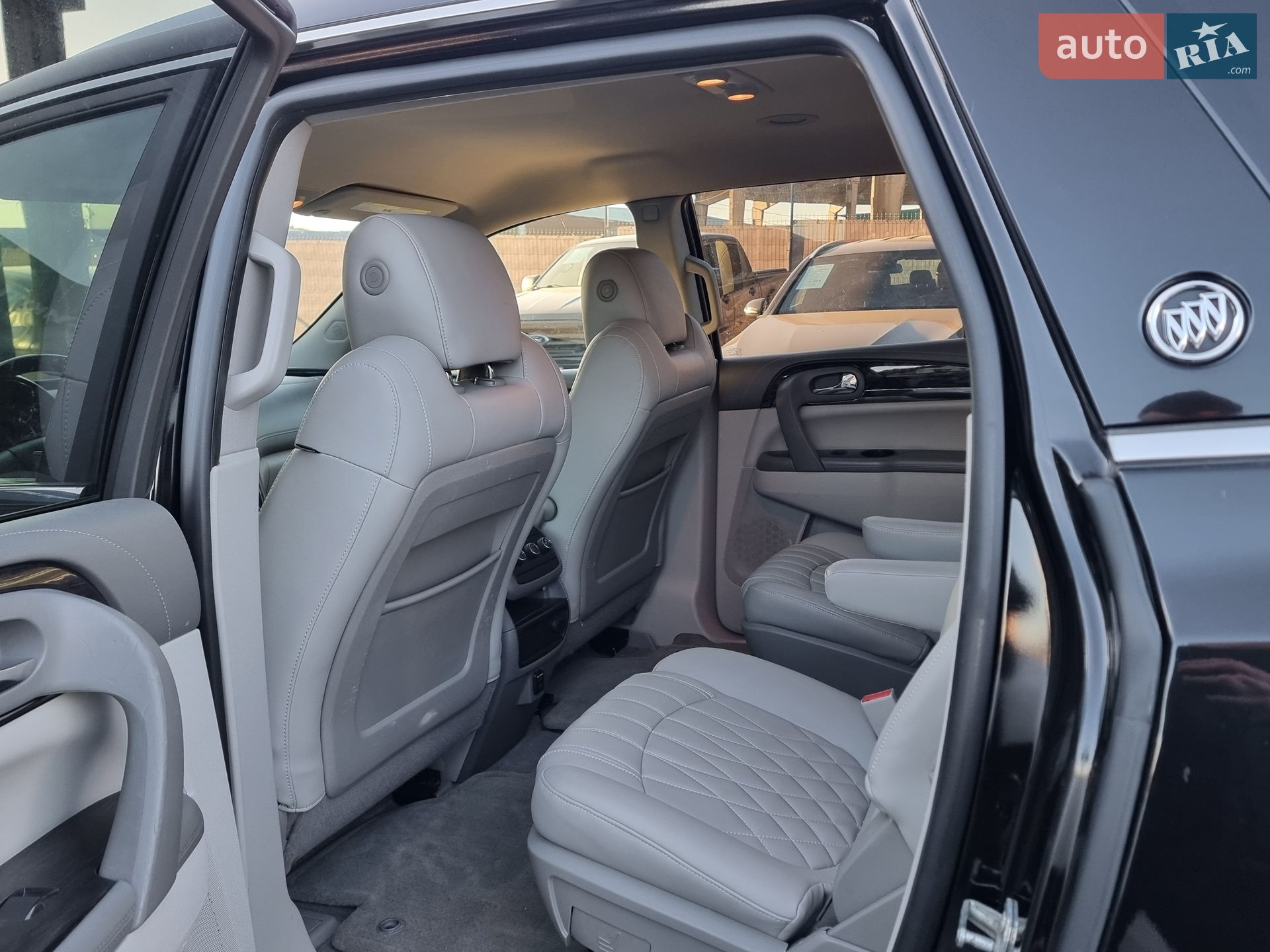 Buick Enclave 2016 VIN 5GAKRAKD3GJ164109 фото оголошення 76 з 106
