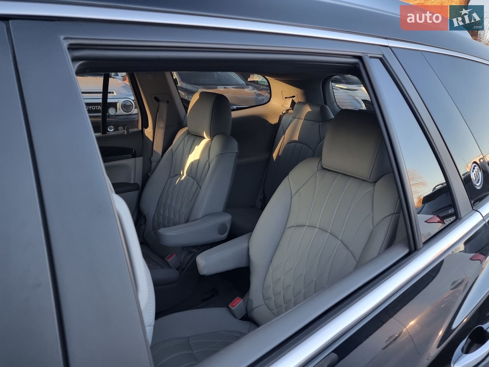 Buick Enclave 2016 VIN 5GAKRAKD3GJ164109 фото оголошення 77 з 106