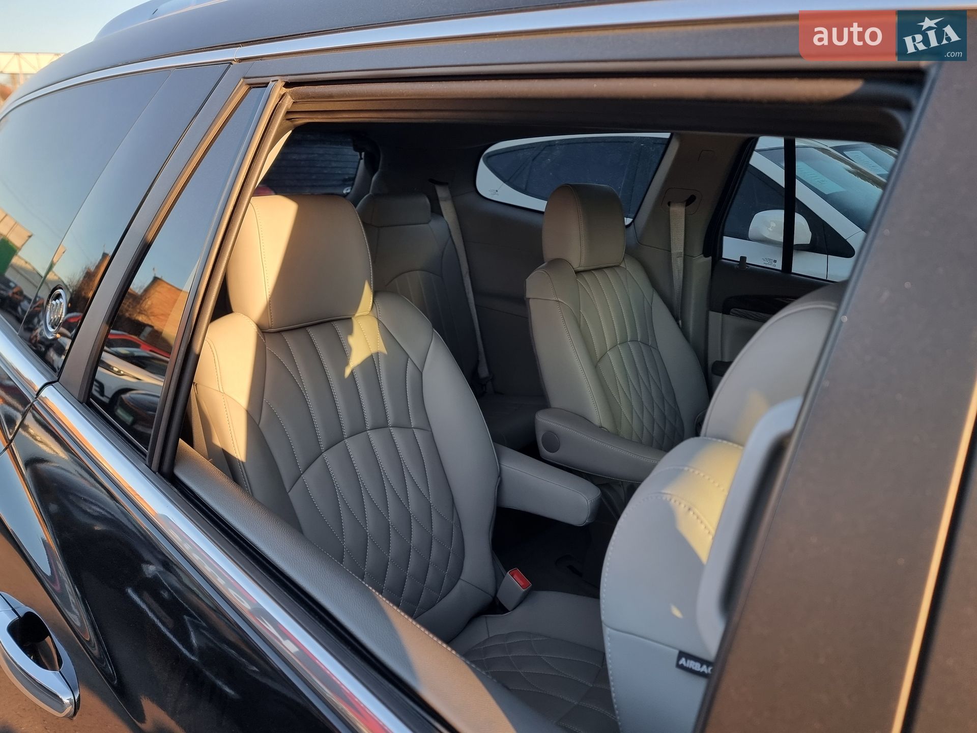 Buick Enclave 2016 VIN 5GAKRAKD3GJ164109 фото оголошення 89 з 106