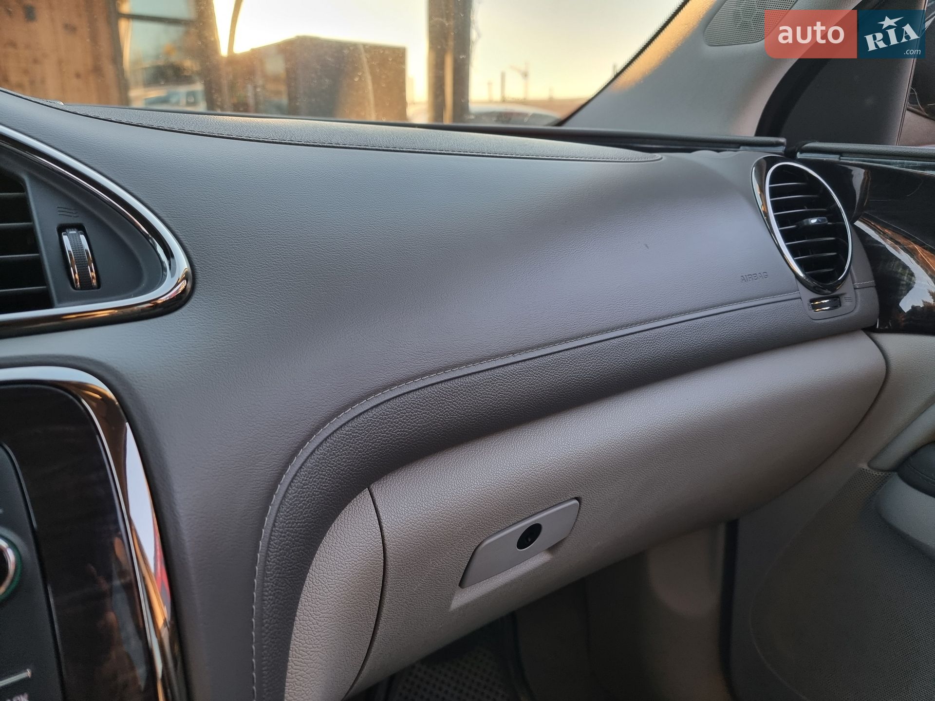 Buick Enclave 2016 VIN 5GAKRAKD3GJ164109 фото оголошення 105 з 106