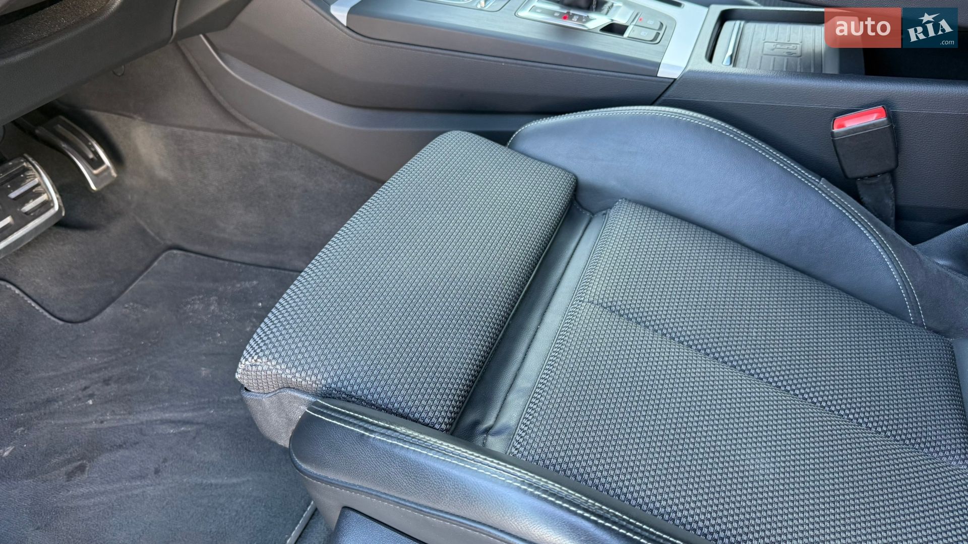 Audi Q5 2019 VIN WAUZZZFY1K2106167 фото оголошення 27 з 85