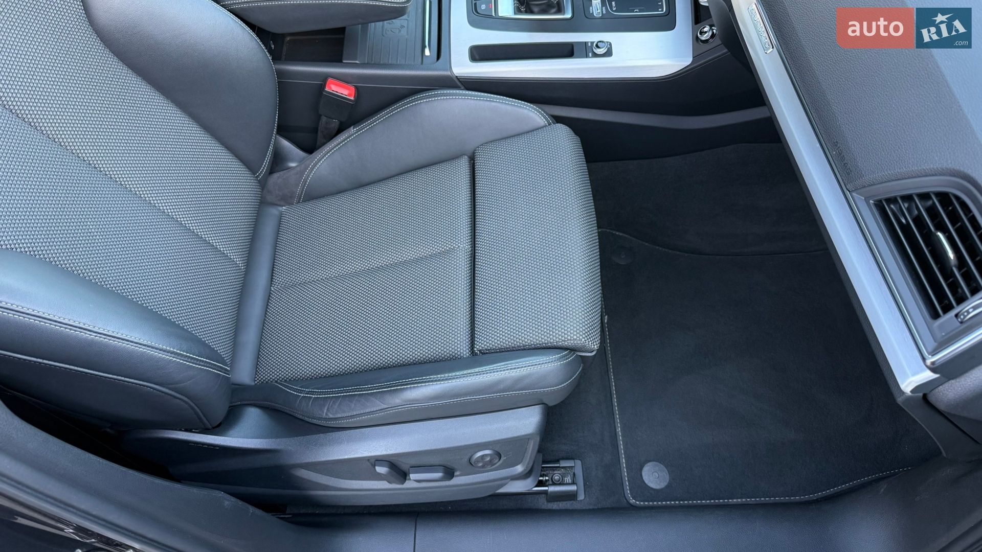 Audi Q5 2019 VIN WAUZZZFY1K2106167 фото оголошення 65 з 85