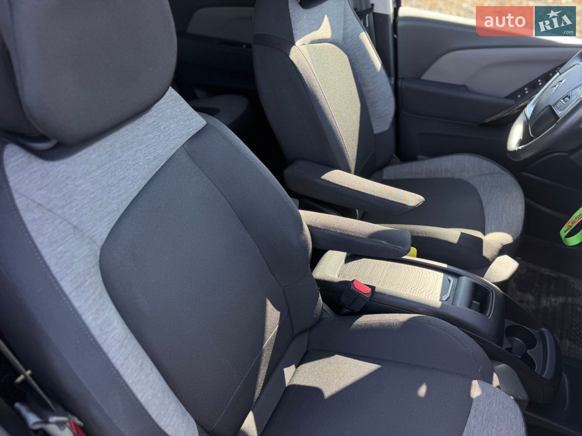 Citroen Grand C4 Picasso 2019 VIN VF73AYHZRKJ779586 фото оголошення 12 з 42