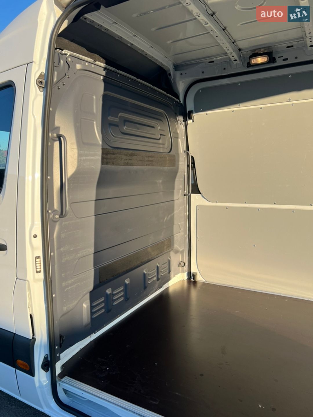 Mercedes-Benz Sprinter 2021 VIN W1V9106231P383404 фото оголошення 13 з 39