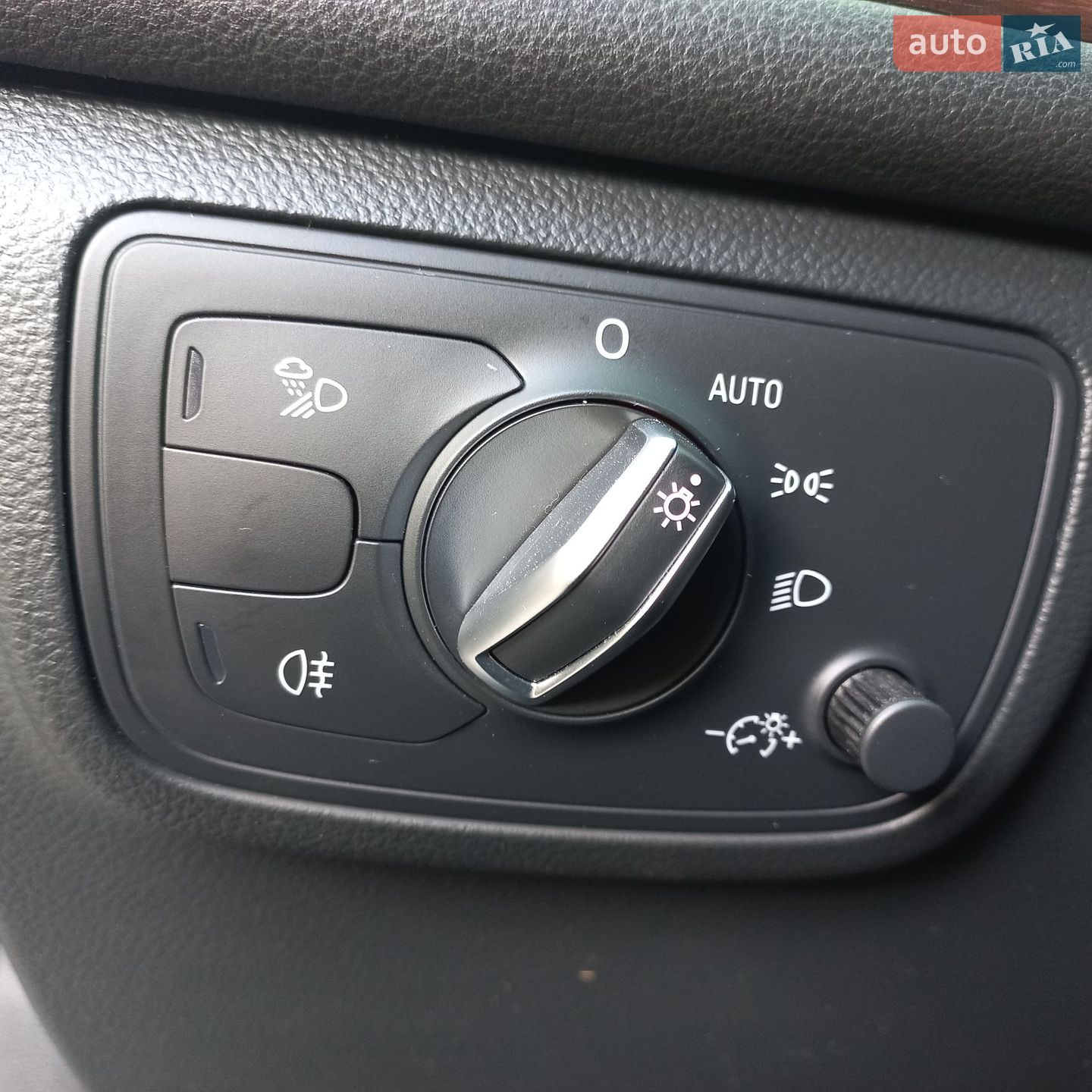 Audi A6 2016 VIN WAUGFAFC0GN158630 фото оголошення 19 з 47