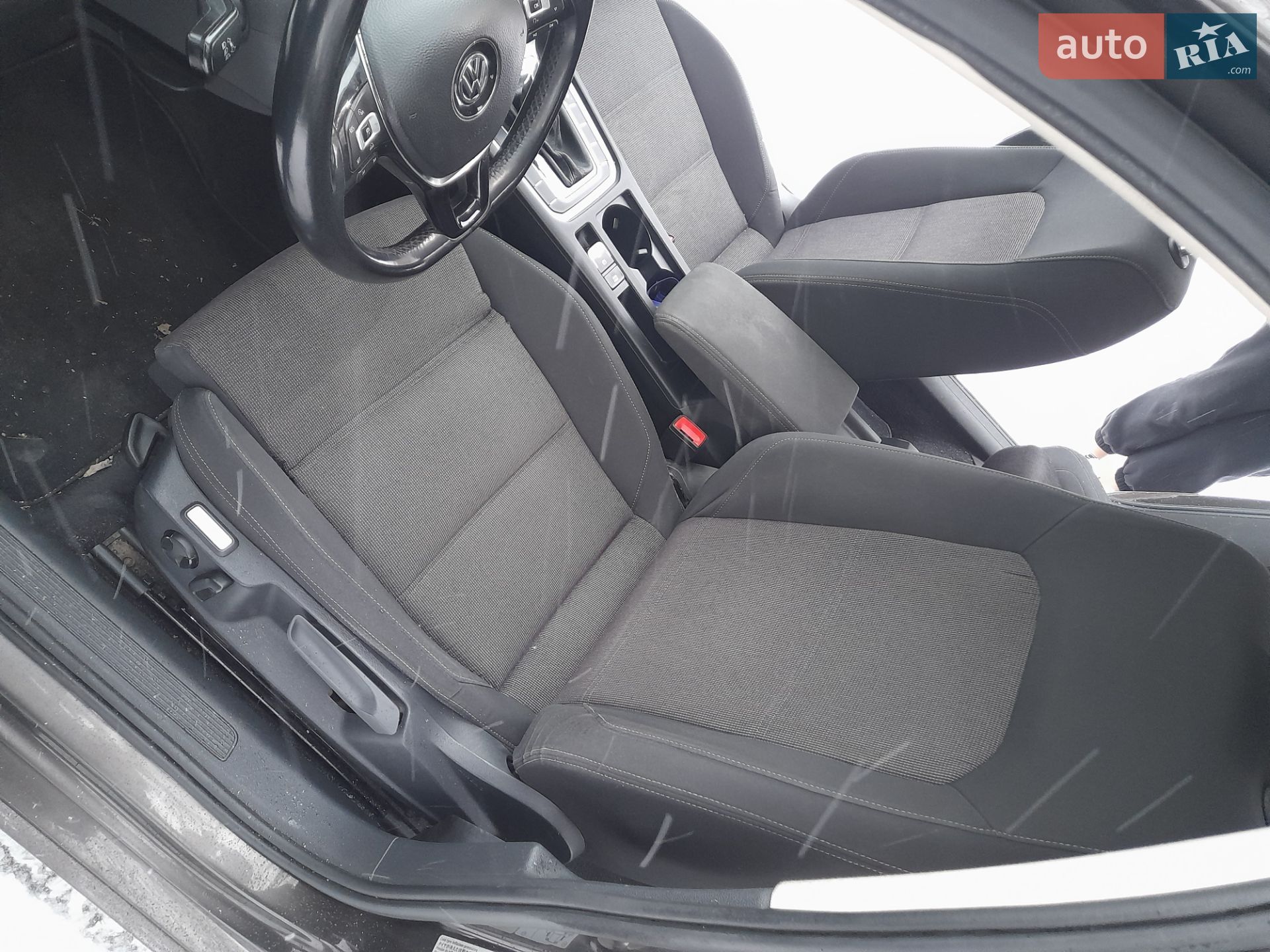 Volkswagen Passat 2018 VIN WVWZZZ3CZJP012846 фото оголошення 25 з 33