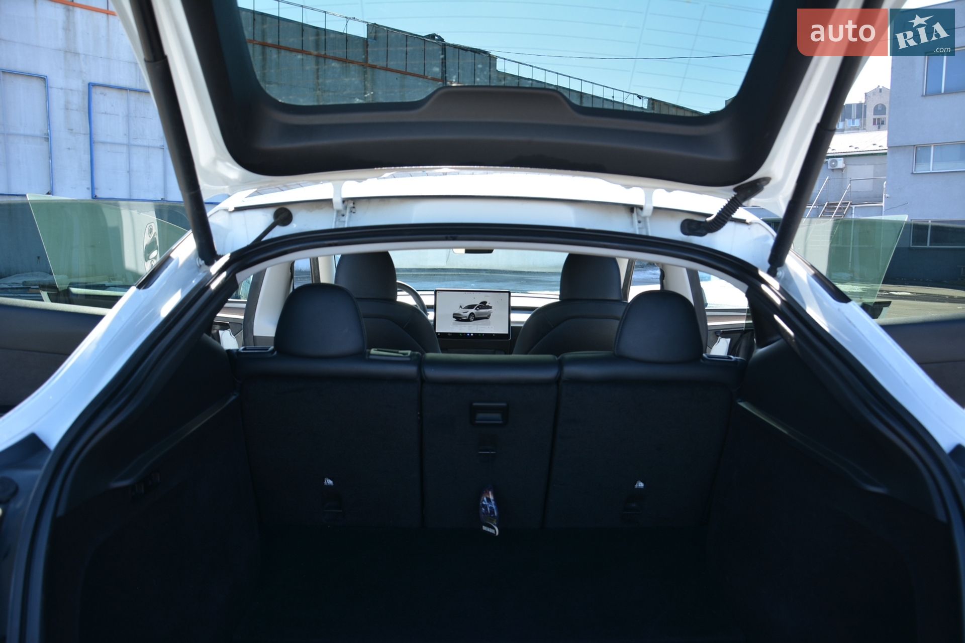 Tesla Model Y 2022 VIN XP7YGCEK0PB060509 фото оголошення 10 з 18