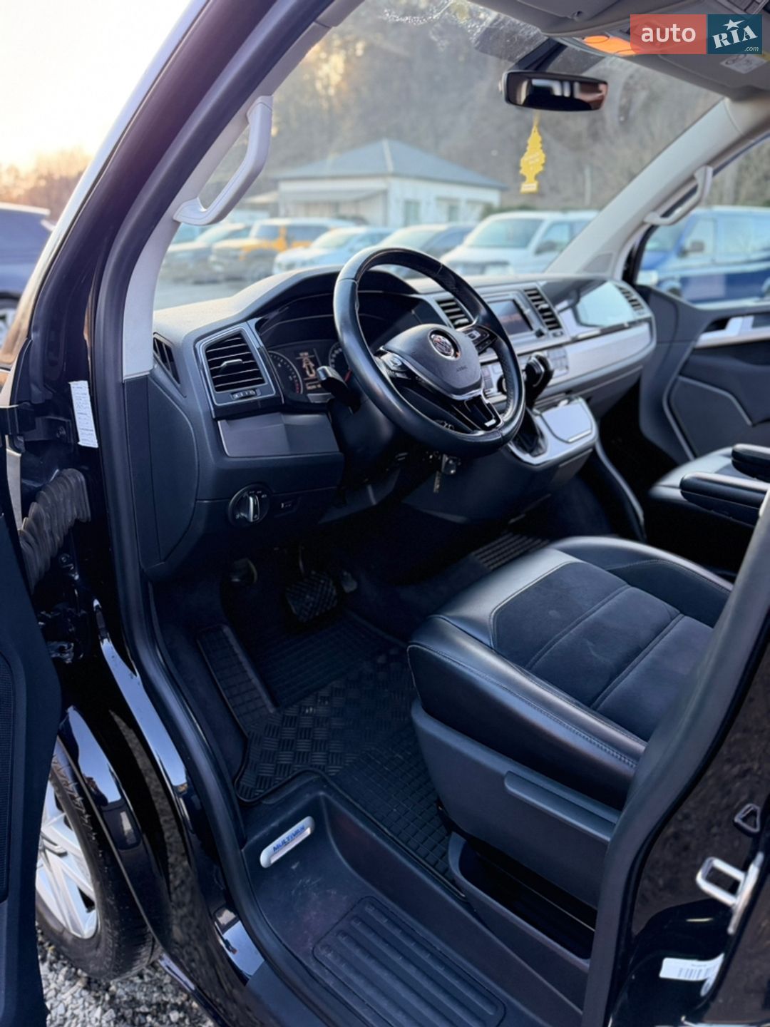 Volkswagen Multivan 2018 VIN WV2ZZZ7HZHH128252 фото оголошення 15 з 82
