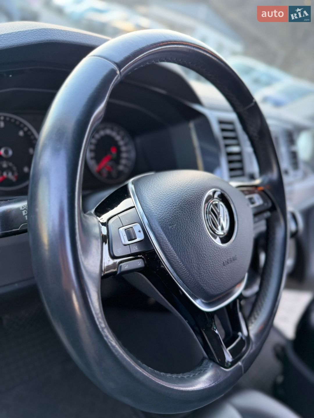 Volkswagen Multivan 2018 VIN WV2ZZZ7HZHH128252 фото оголошення 24 з 82