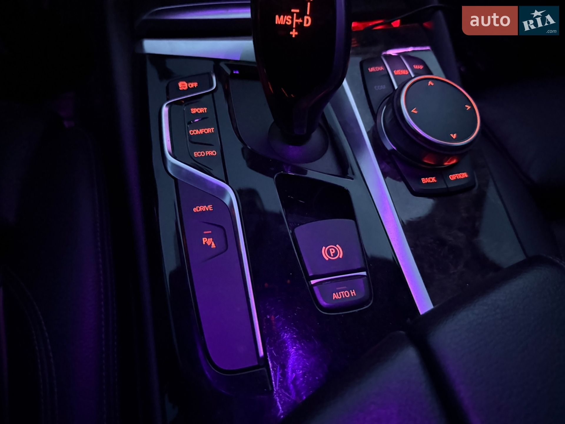 BMW 5 Series 2018 VIN WBAJA9C58JB034140 фото оголошення 18 з 39