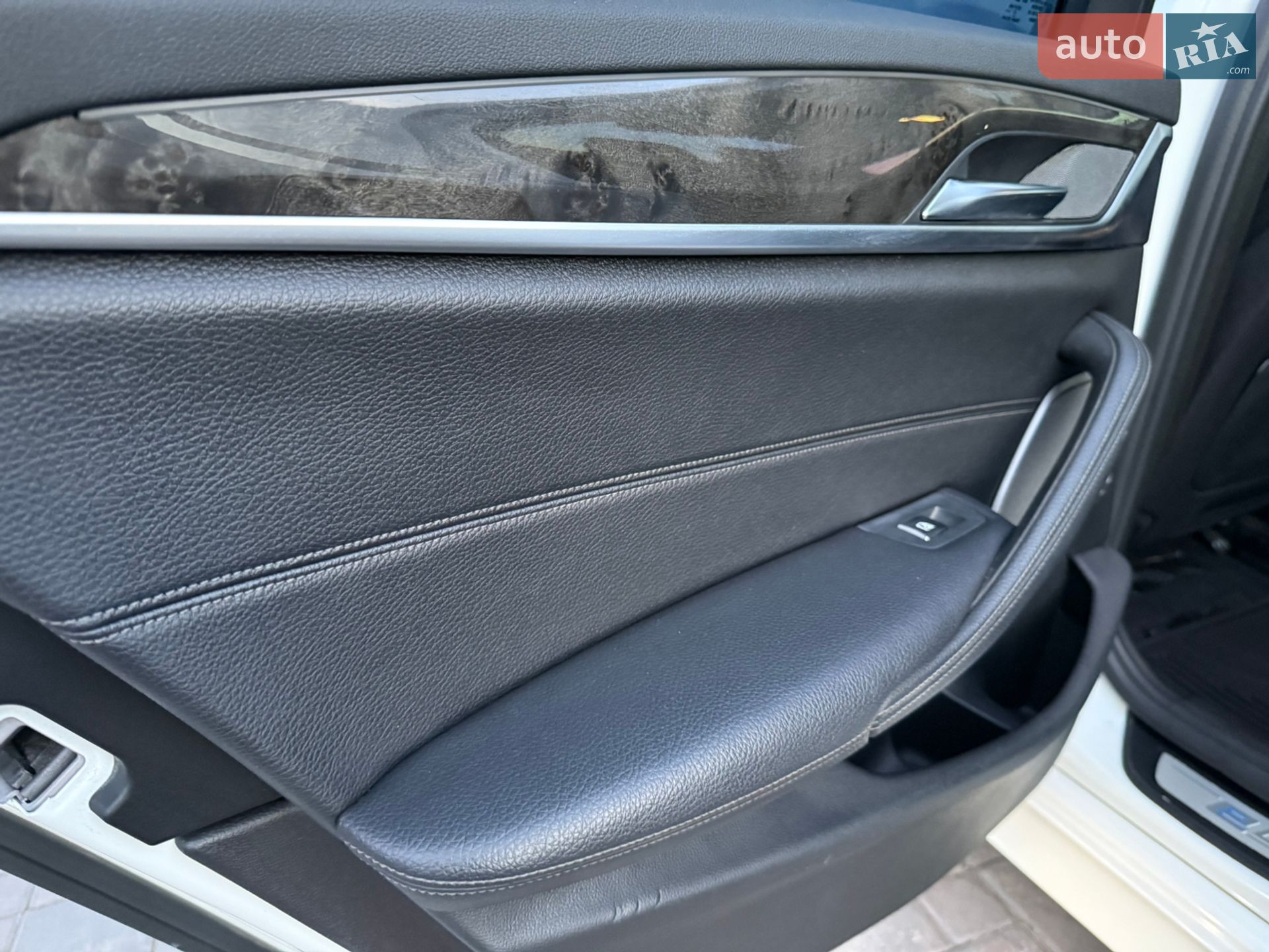 BMW 5 Series 2018 VIN WBAJA9C58JB034140 фото оголошення 29 з 39
