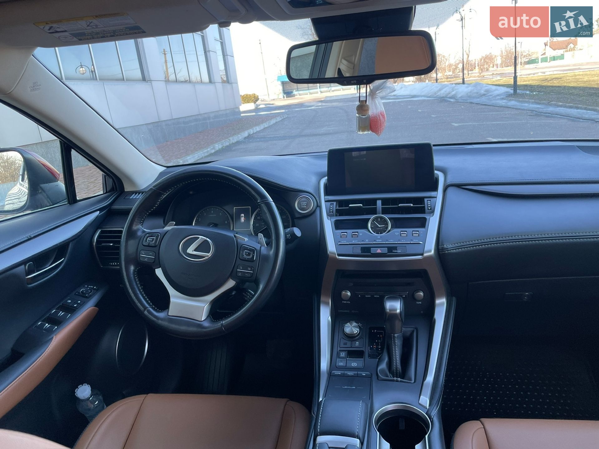 Lexus NX 2019 VIN JTJAARBZ0L5010775 фото оголошення 2 з 8