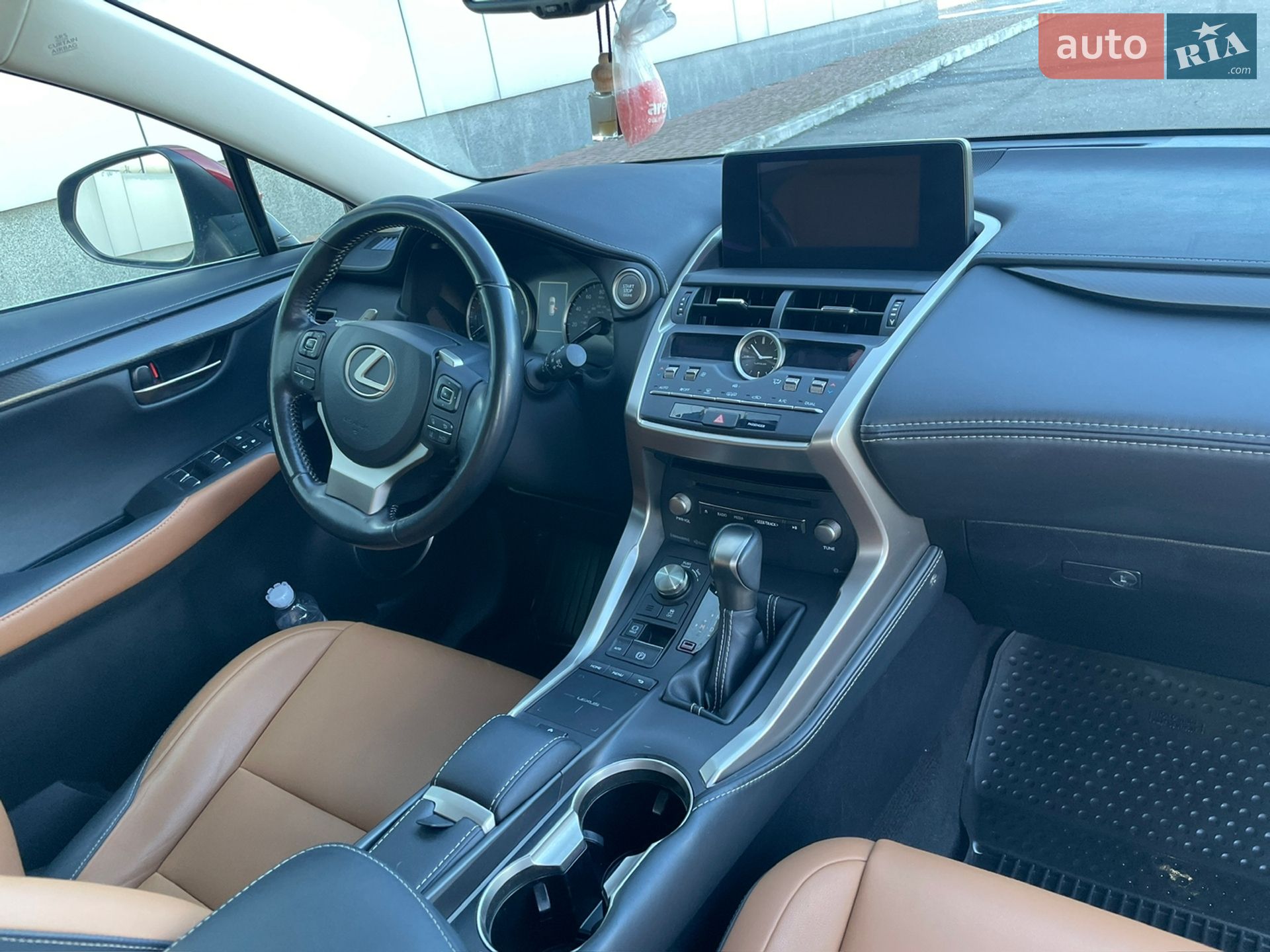 Lexus NX 2019 VIN JTJAARBZ0L5010775 фото оголошення 3 з 8