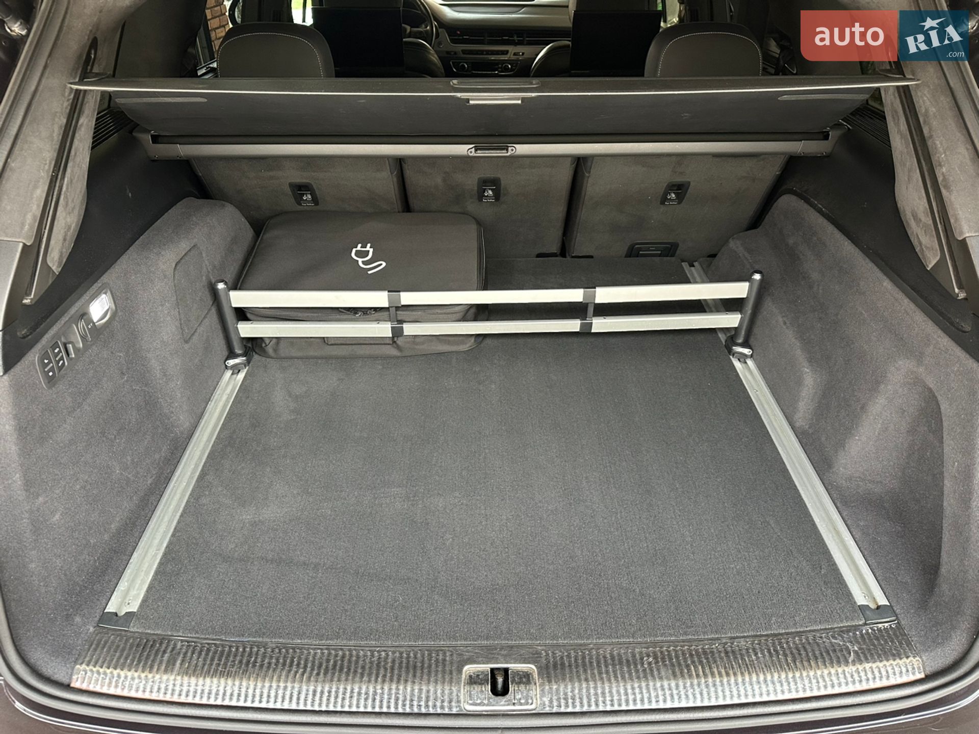 Audi Q7 2018 VIN WAUZZZ4M7JD052263 фото оголошення 13 з 14