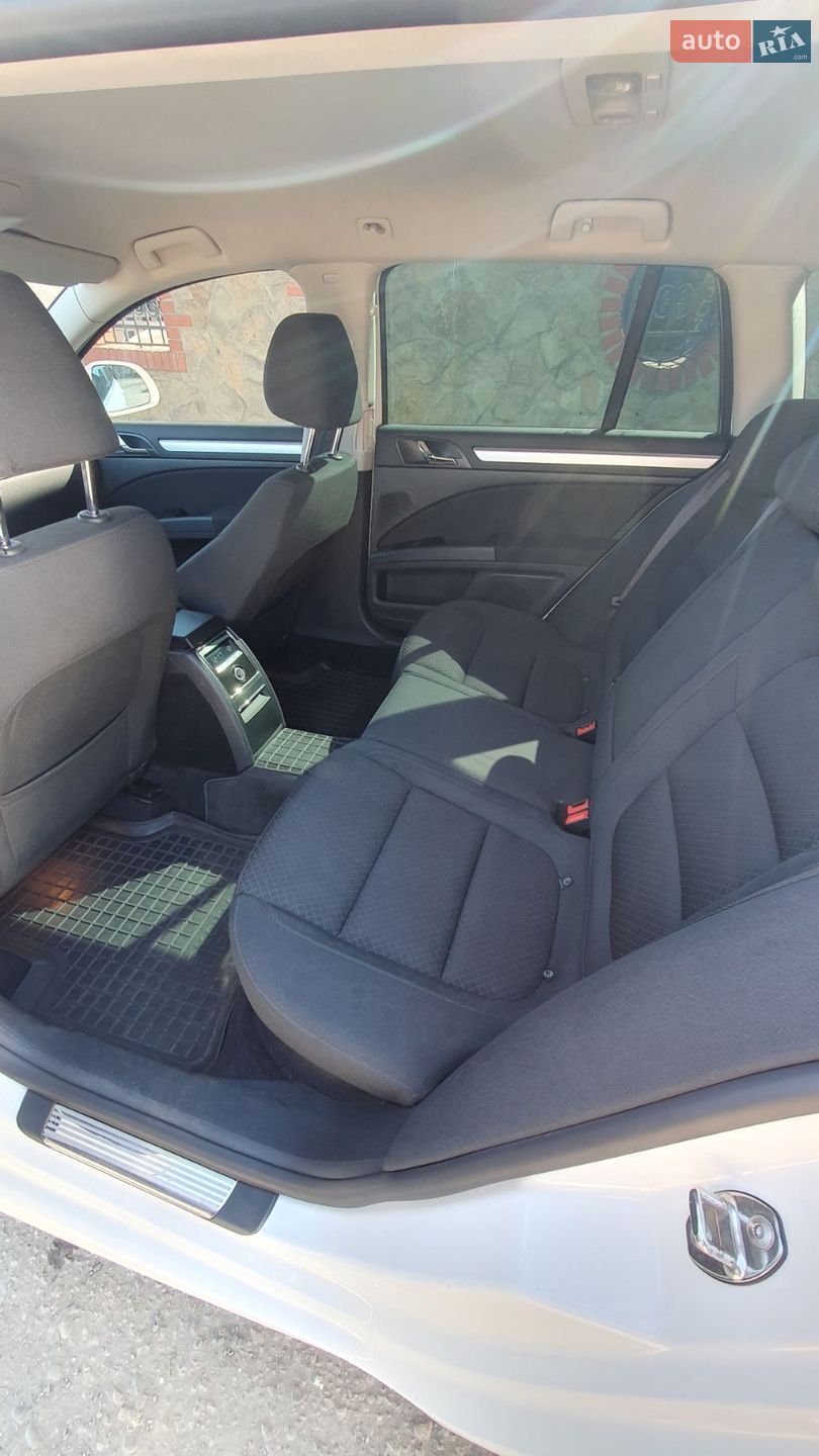 Skoda Superb 2013 VIN TMBLF73T7E9025796 фото оголошення 2 з 10