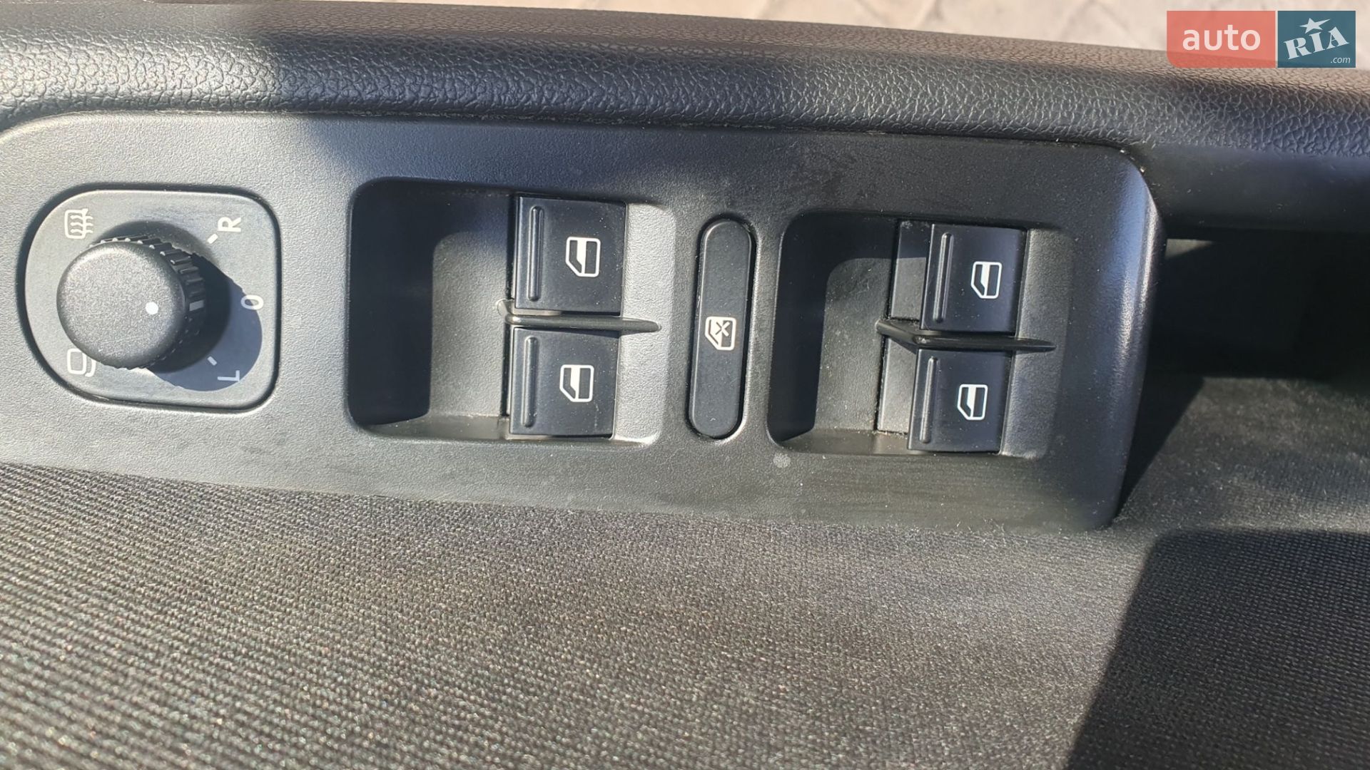Skoda Superb 2013 VIN TMBLF73T7E9025796 фото оголошення 4 з 10
