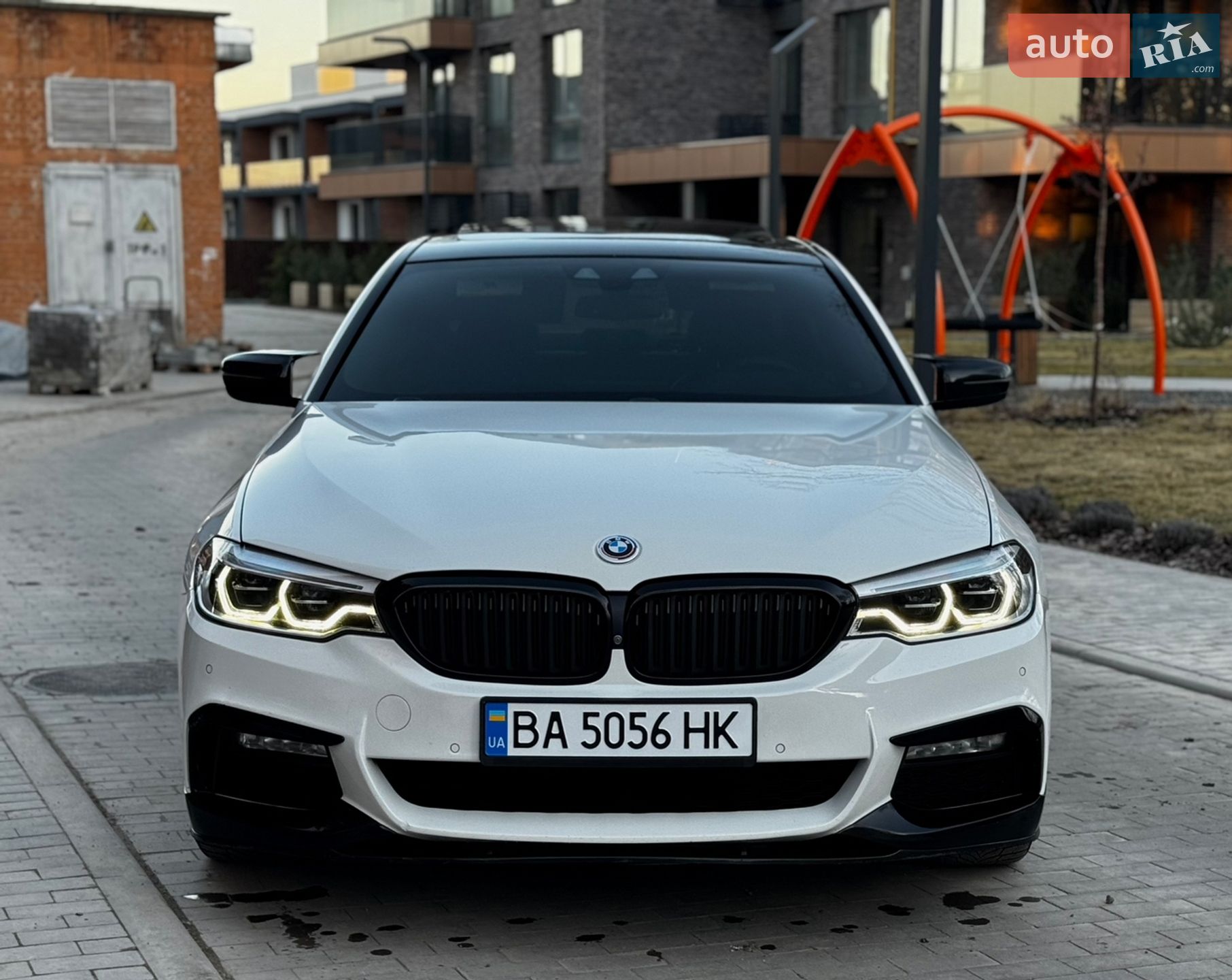 BMW 5 Series 2018 VIN WBAJE7C59JG892129 фото оголошення 2 з 24