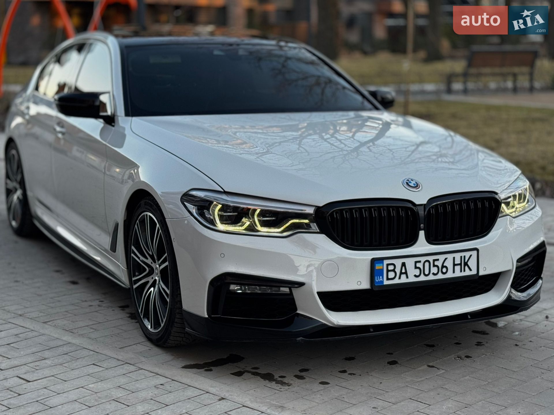 BMW 5 Series 2018 VIN WBAJE7C59JG892129 фото оголошення 3 з 24