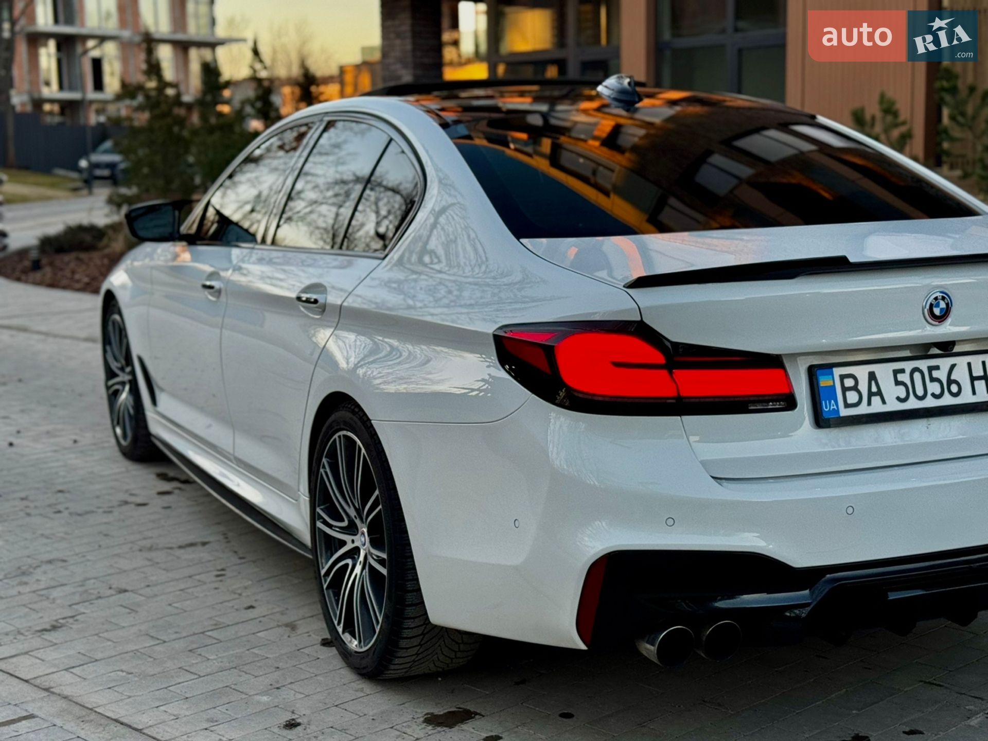 BMW 5 Series 2018 VIN WBAJE7C59JG892129 фото оголошення 5 з 24