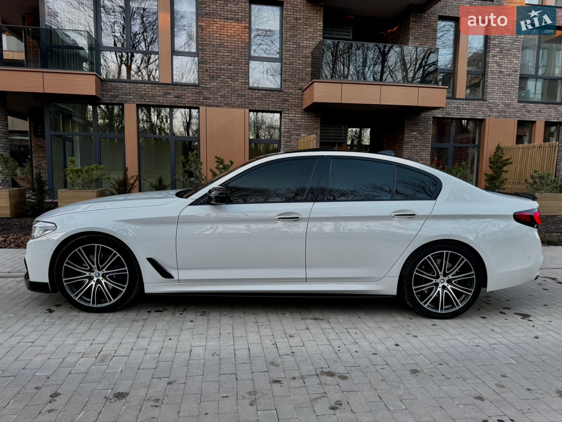 BMW 5 Series 2018 VIN WBAJE7C59JG892129 фото оголошення 6 з 24