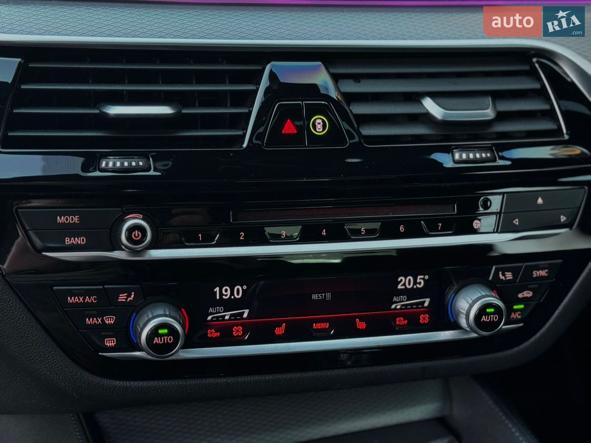 BMW 5 Series 2018 VIN WBAJE7C59JG892129 фото оголошення 14 з 24