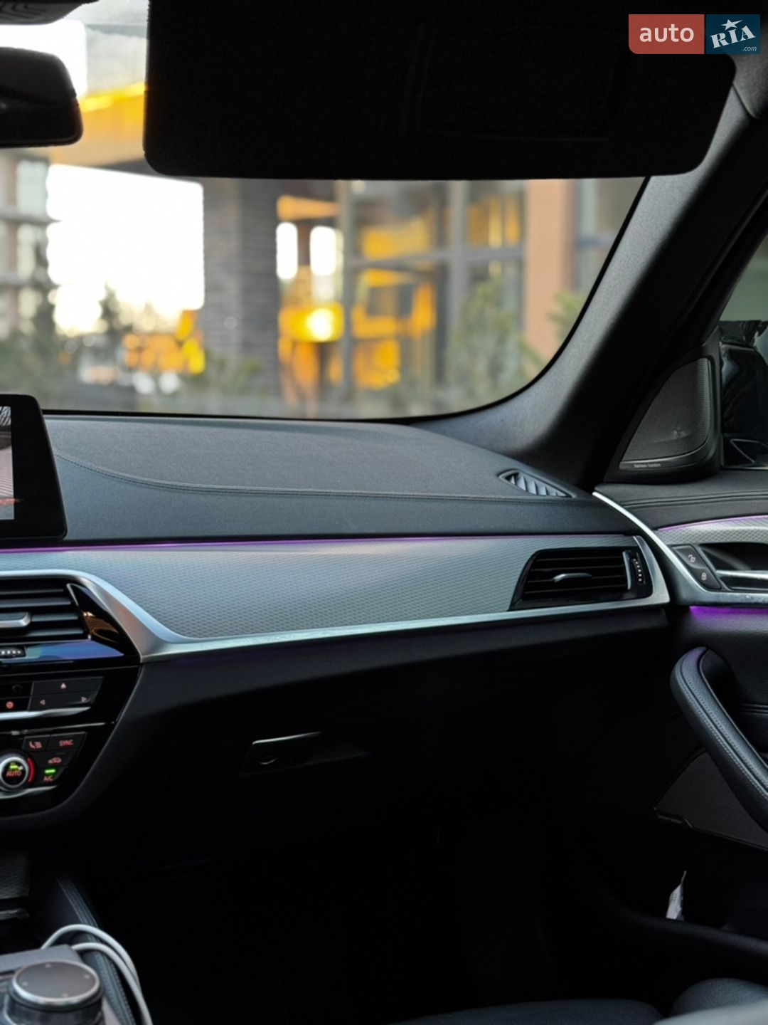 BMW 5 Series 2018 VIN WBAJE7C59JG892129 фото оголошення 15 з 24