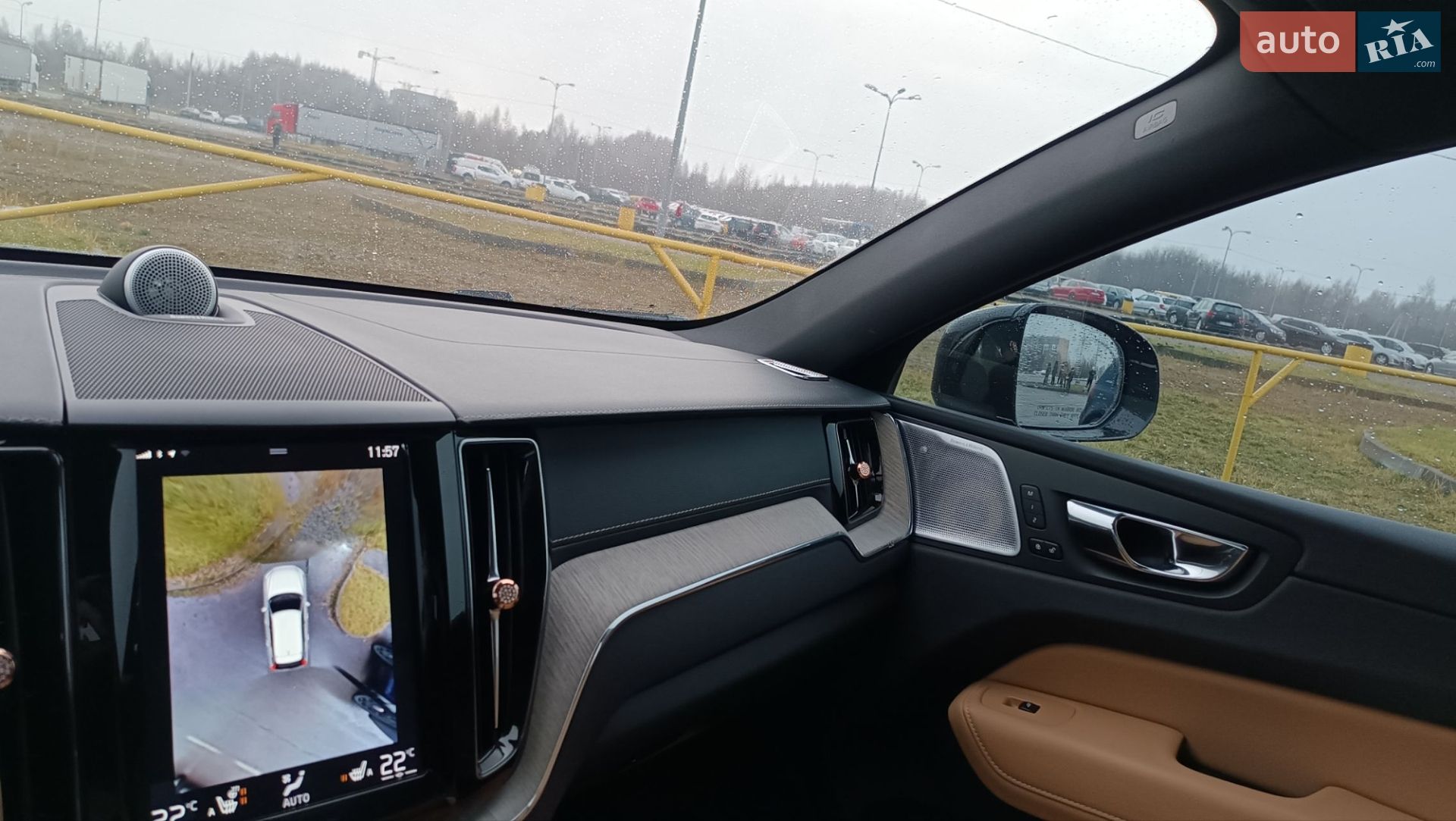 Volvo XC60 2019 VIN YV1UZ68TCK1338901 фото оголошення 11 з 49