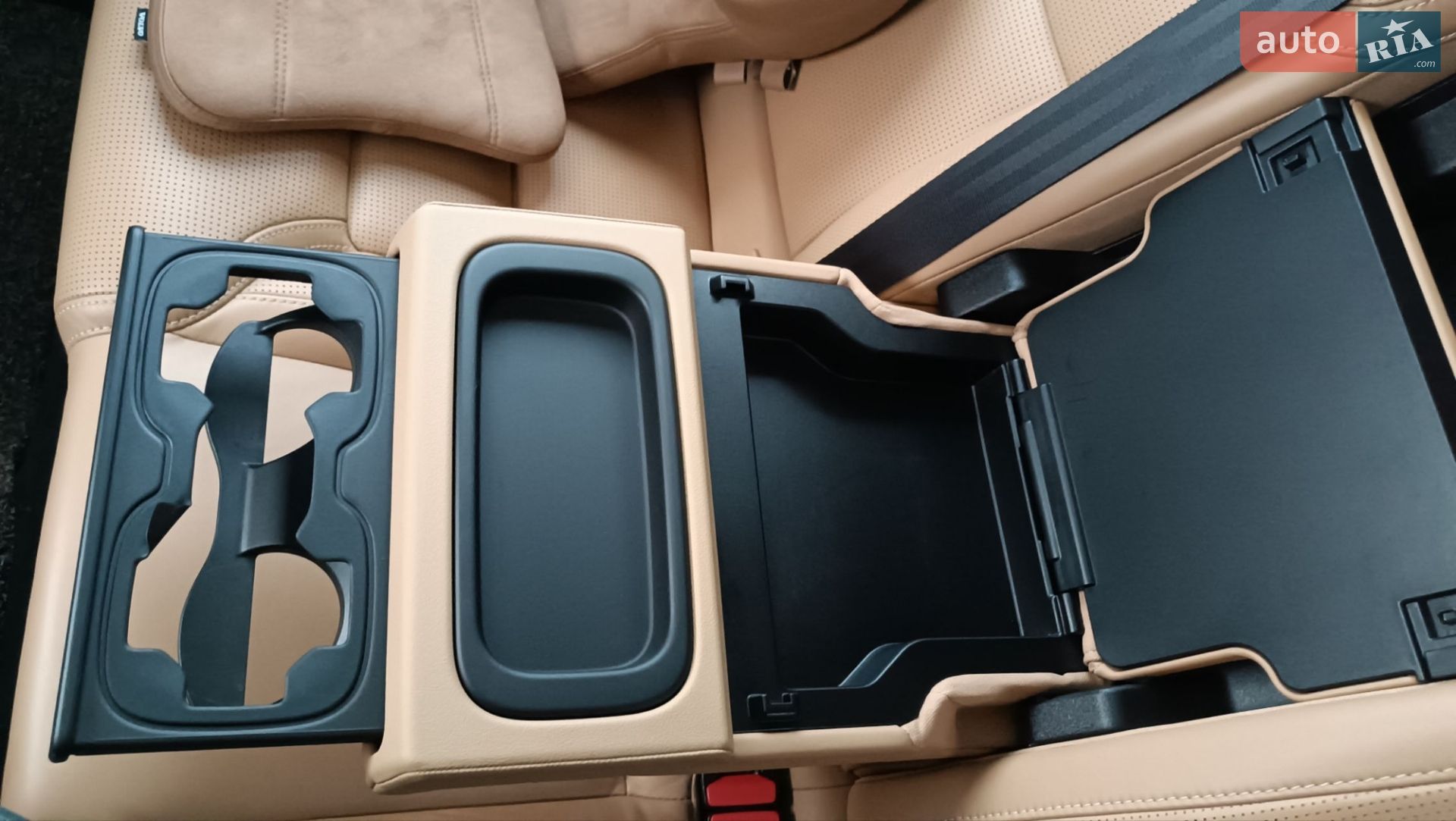 Volvo XC60 2019 VIN YV1UZ68TCK1338901 фото оголошення 15 з 49