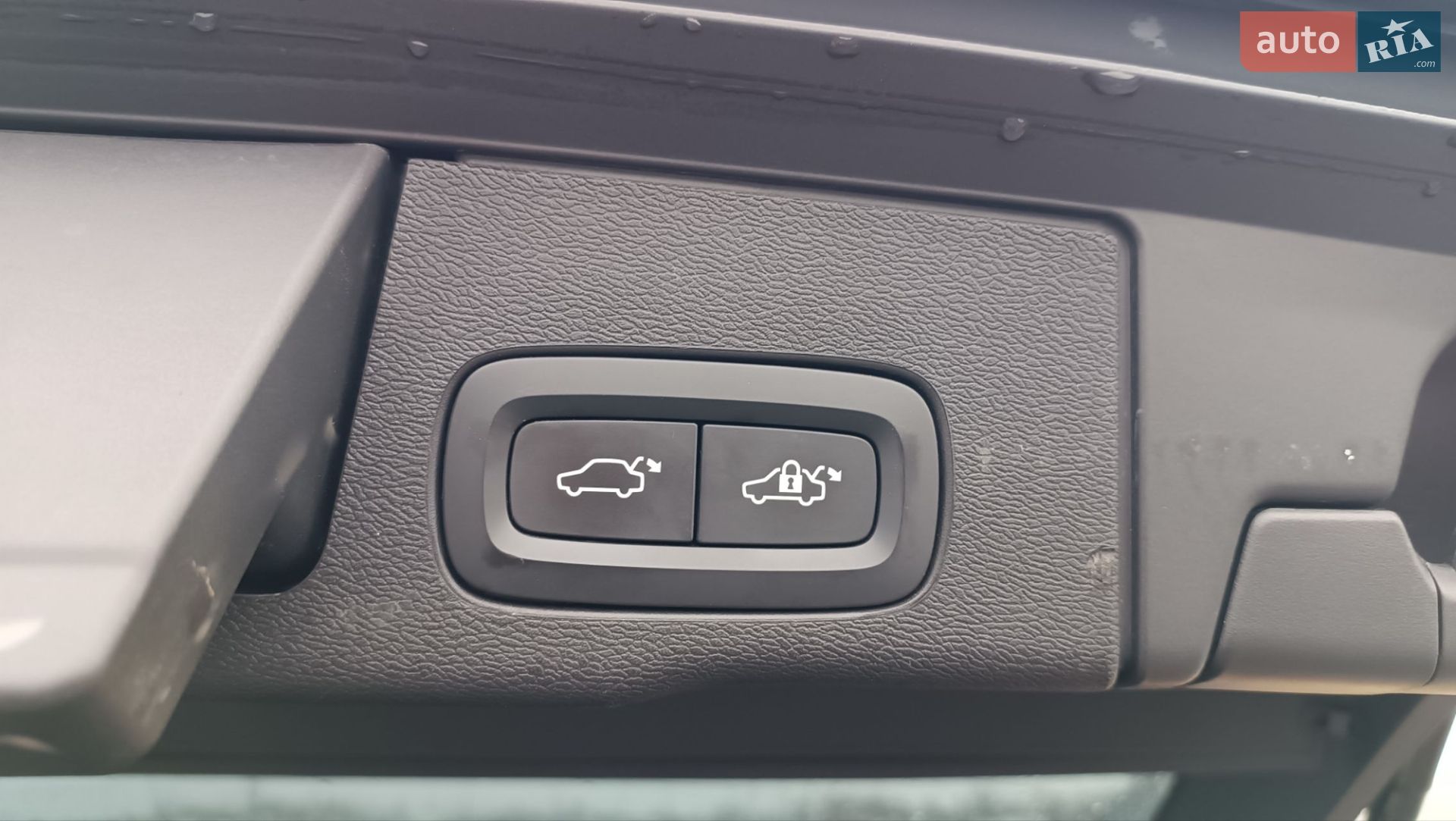 Volvo XC60 2019 VIN YV1UZ68TCK1338901 фото оголошення 17 з 49