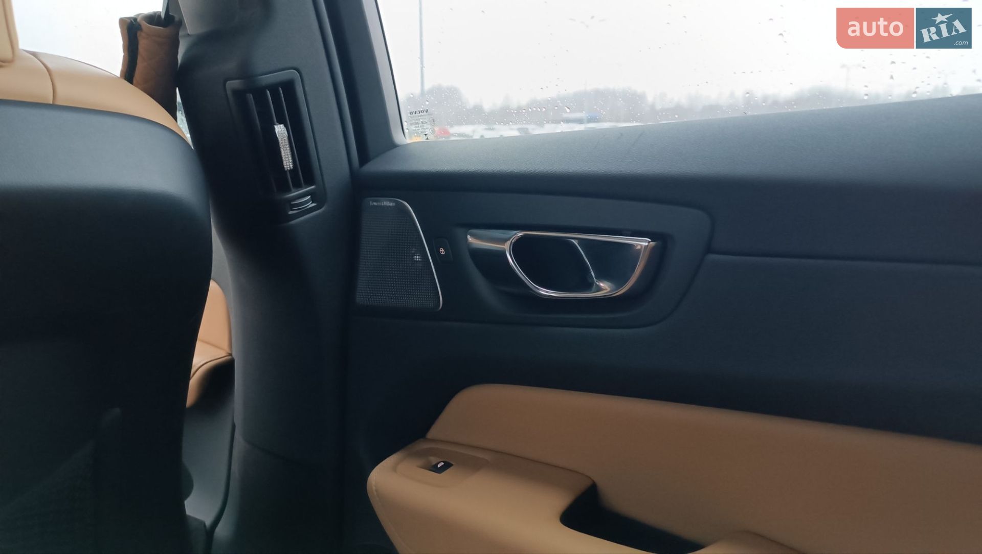 Volvo XC60 2019 VIN YV1UZ68TCK1338901 фото оголошення 20 з 49