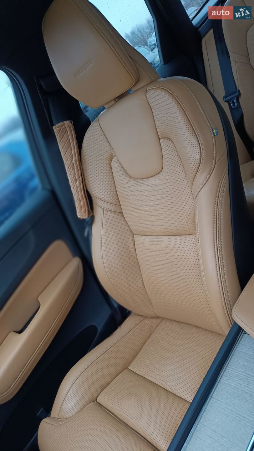 Volvo XC60 2019 VIN YV1UZ68TCK1338901 фото оголошення 32 з 49