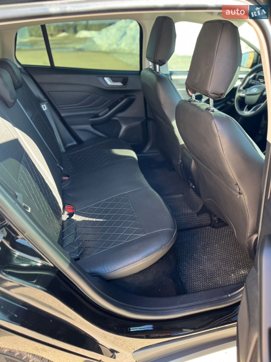 Ford Focus 2019 VIN WF0PXXGCHPKT03657 фото оголошення 3 з 26