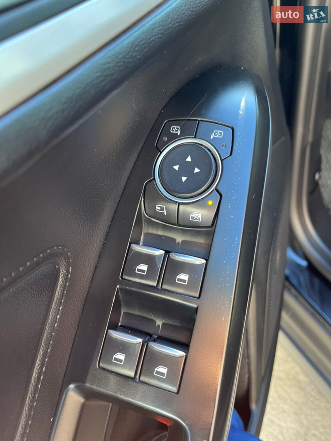 Ford Focus 2019 VIN WF0PXXGCHPKT03657 фото оголошення 8 з 26