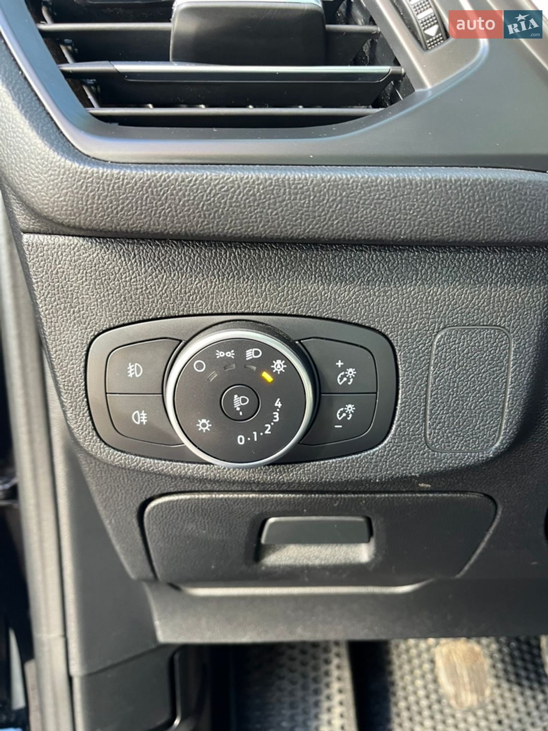 Ford Focus 2019 VIN WF0PXXGCHPKT03657 фото оголошення 9 з 26