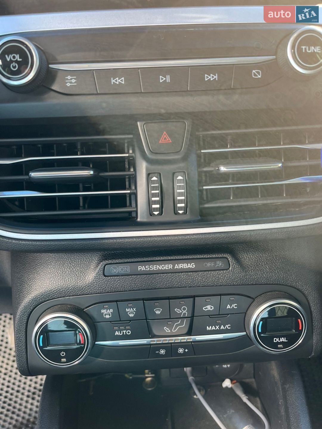 Ford Focus 2019 VIN WF0PXXGCHPKT03657 фото оголошення 10 з 26