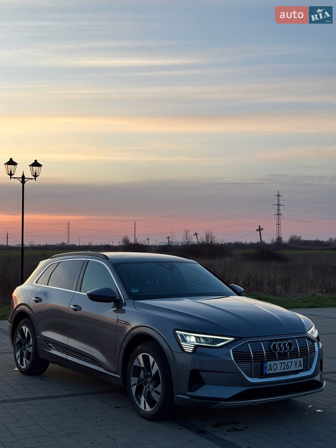 Audi e-tron 2019 VIN WAUZZZGE8KB004014 фото оголошення 2 з 41