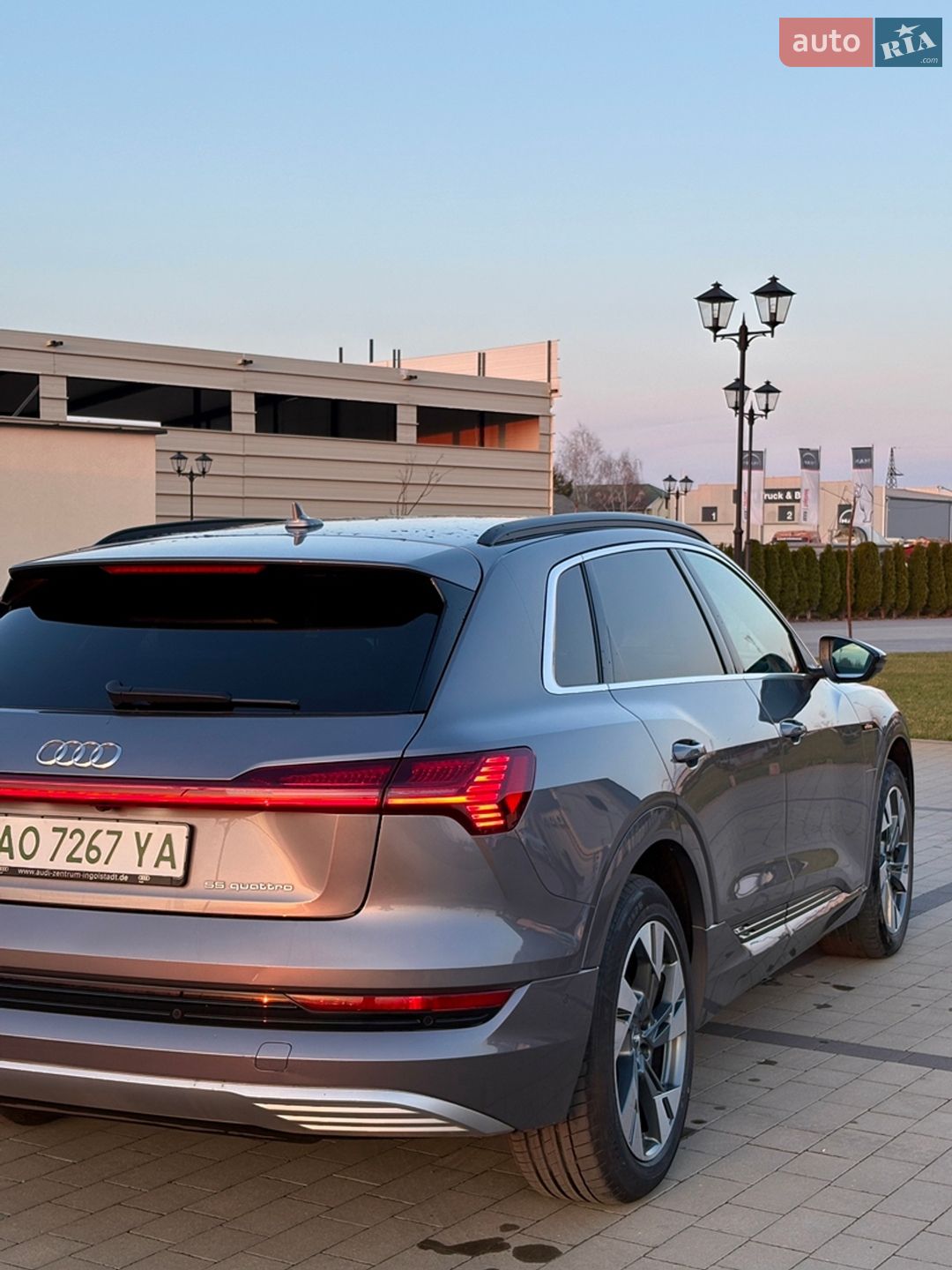 Audi e-tron 2019 VIN WAUZZZGE8KB004014 фото оголошення 4 з 41