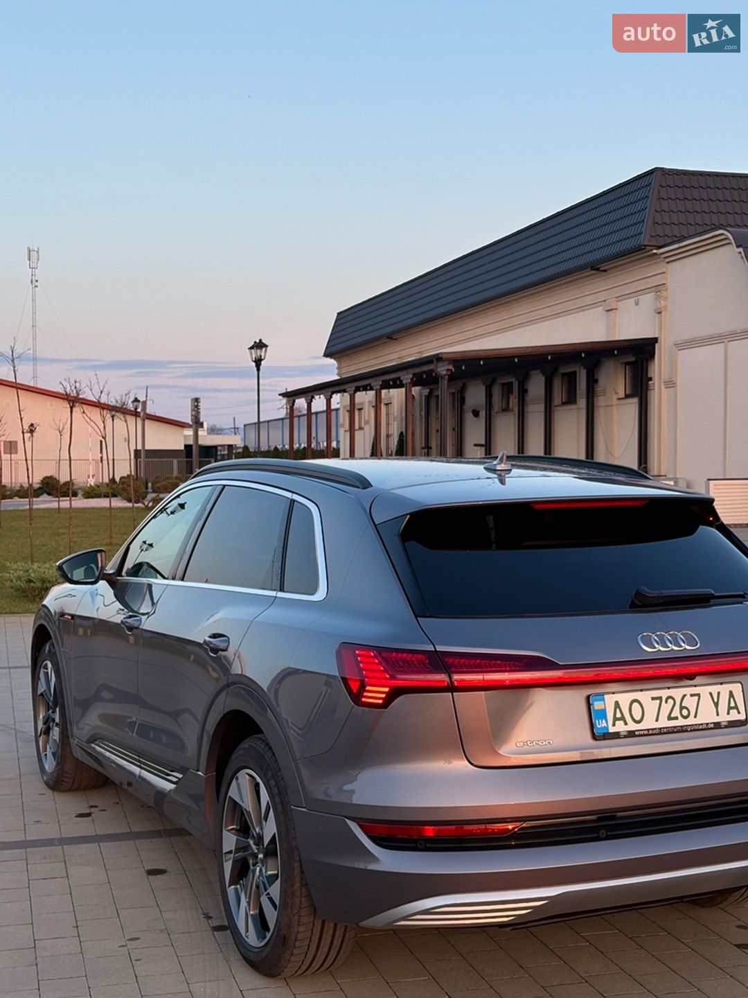 Audi e-tron 2019 VIN WAUZZZGE8KB004014 фото оголошення 9 з 41