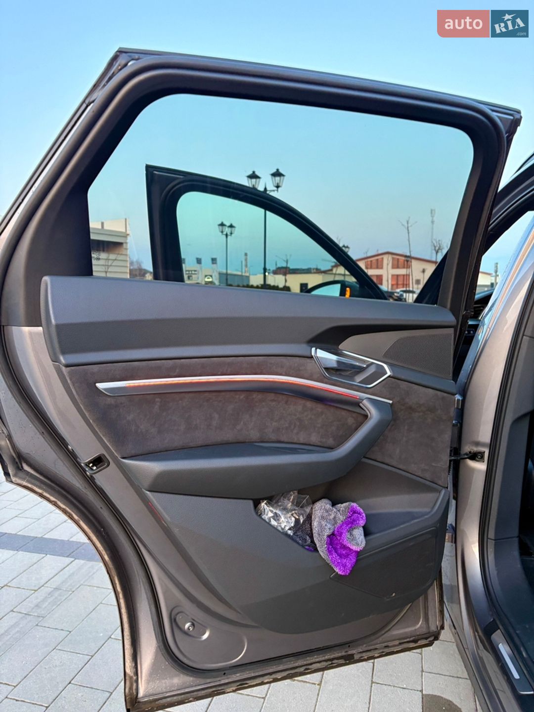 Audi e-tron 2019 VIN WAUZZZGE8KB004014 фото оголошення 20 з 41