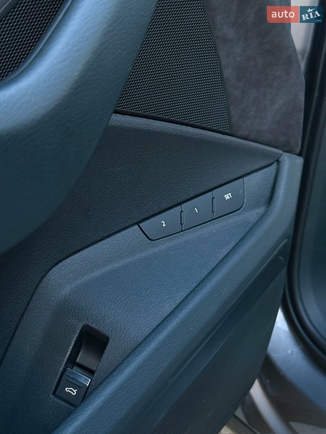 Audi e-tron 2019 VIN WAUZZZGE8KB004014 фото оголошення 22 з 41