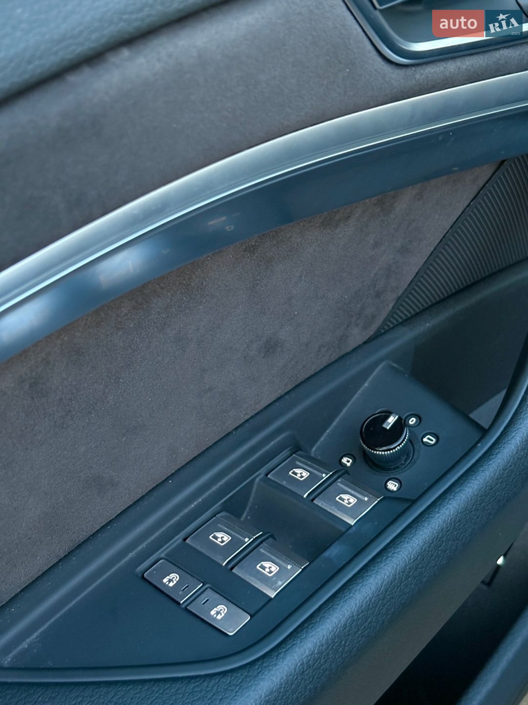 Audi e-tron 2019 VIN WAUZZZGE8KB004014 фото оголошення 23 з 41