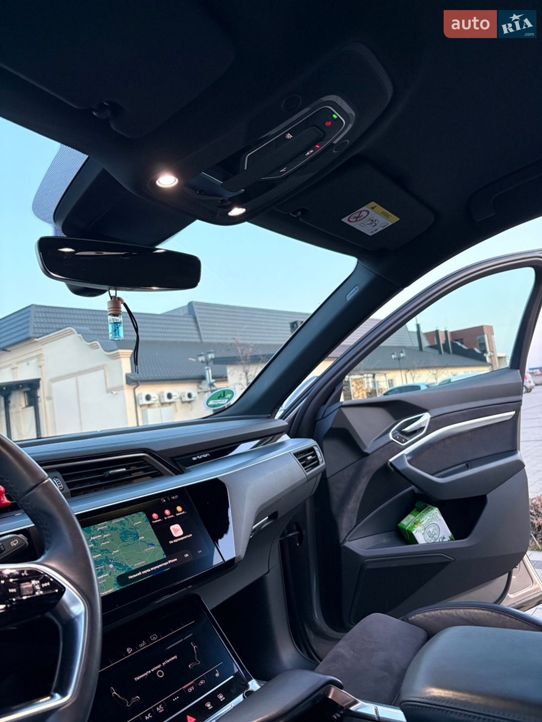 Audi e-tron 2019 VIN WAUZZZGE8KB004014 фото оголошення 30 з 41