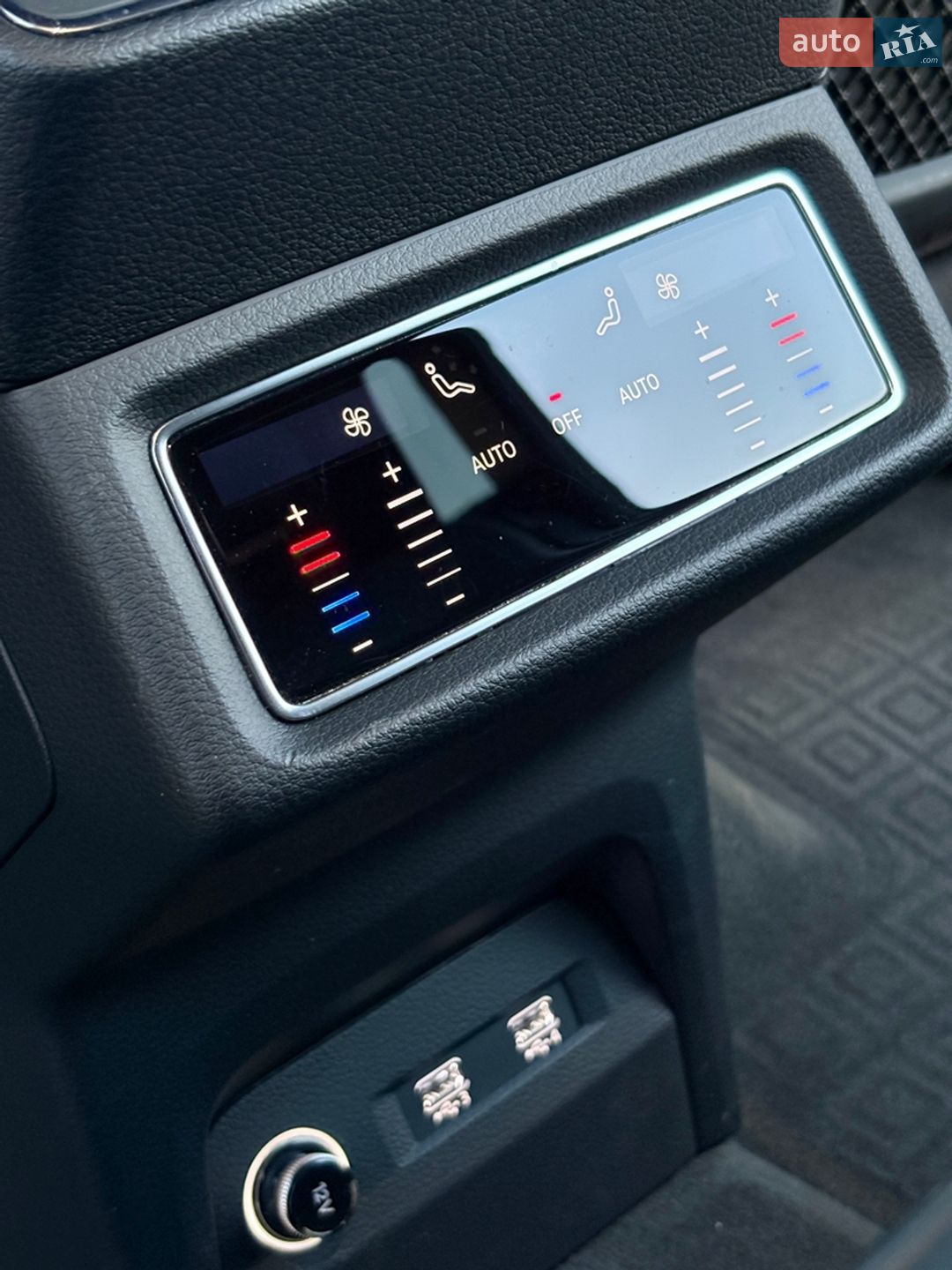 Audi e-tron 2019 VIN WAUZZZGE8KB004014 фото оголошення 31 з 41