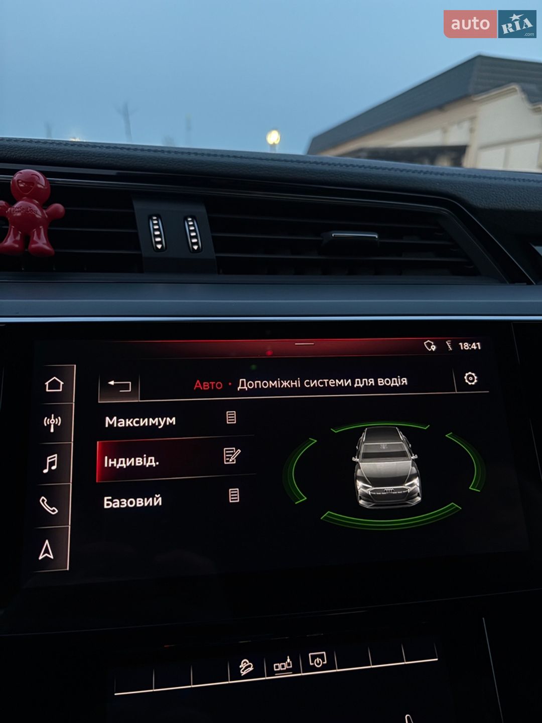 Audi e-tron 2019 VIN WAUZZZGE8KB004014 фото оголошення 38 з 41